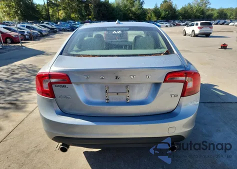 2013 Volvo S60 T5 z USA, uszkodzony, nr VIN YV1612FS1D2210770